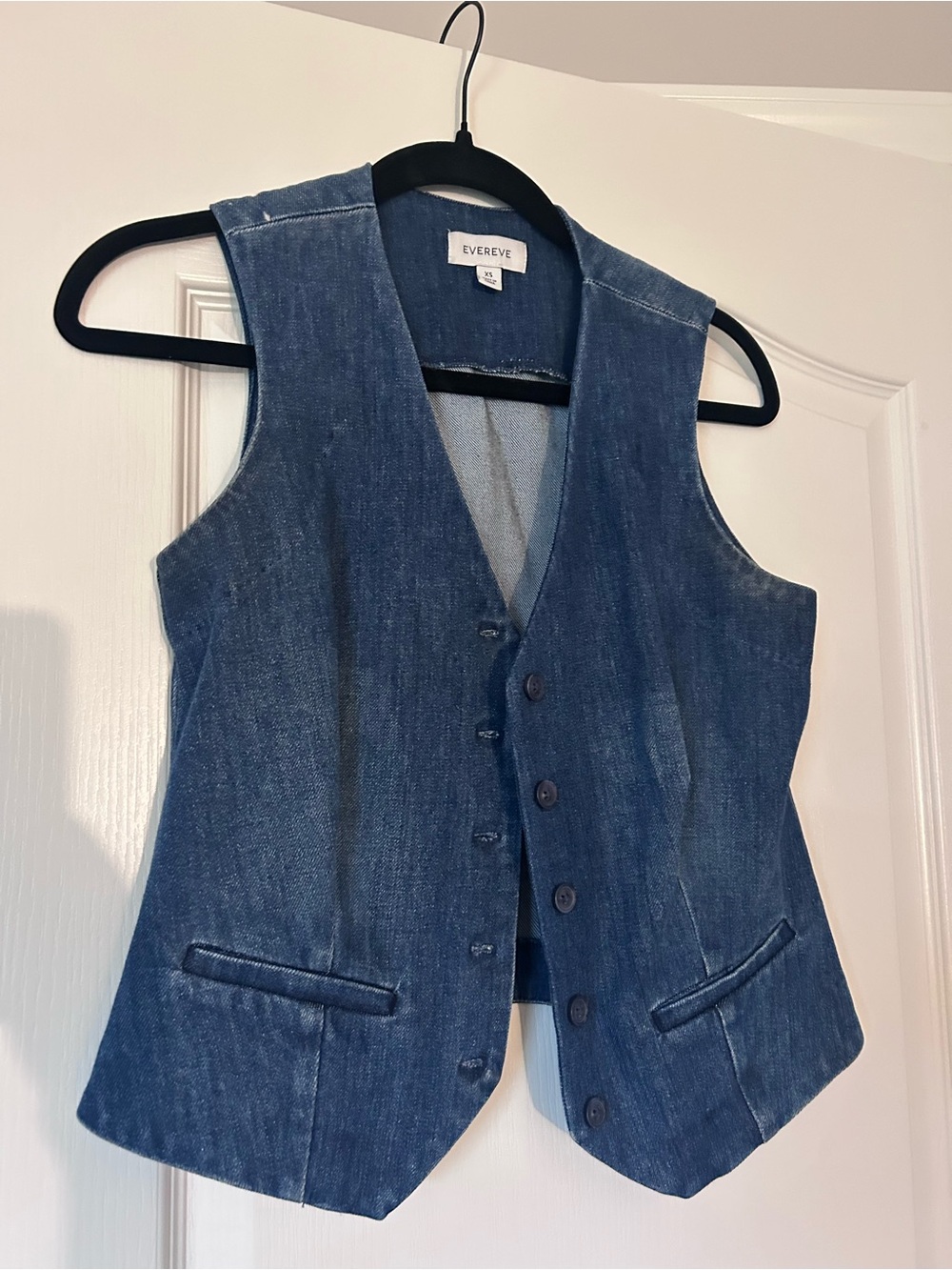 Evereve Sleeveless Denim Vest in Blue Wash